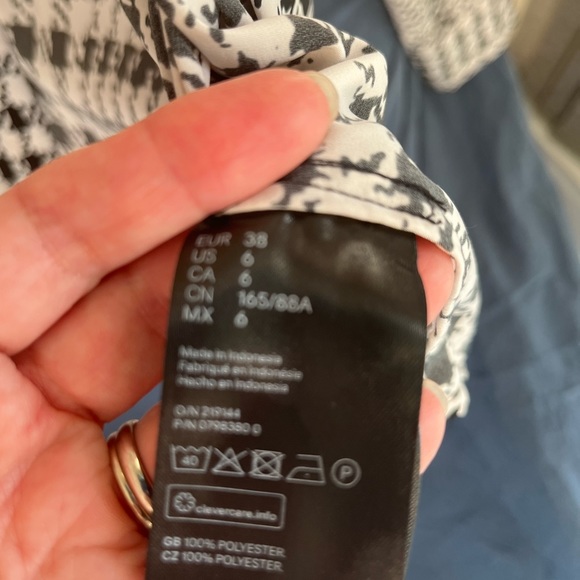 H&M Richard Allen collab shirt. Very trendy black and white! - Picture 5 of 6